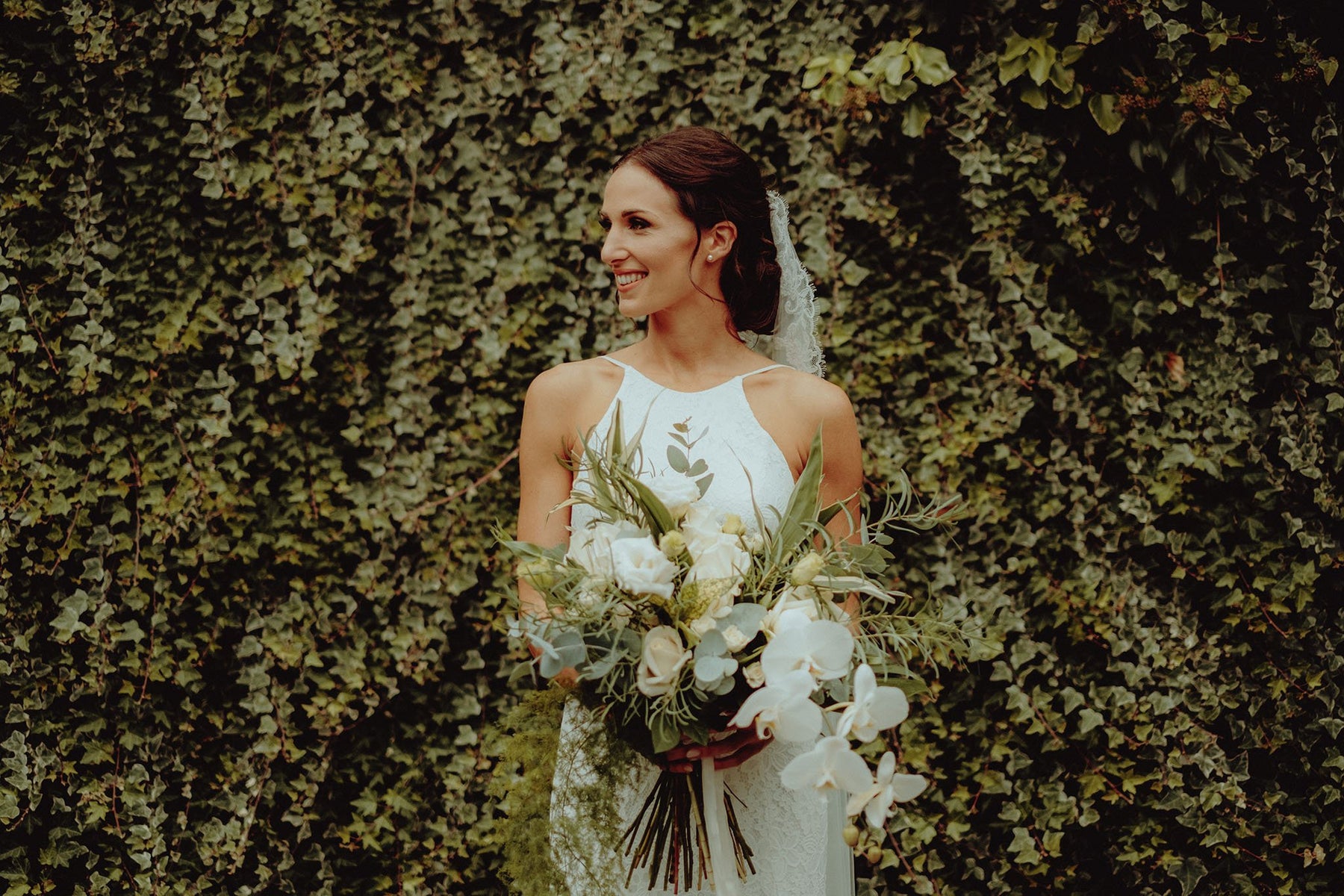 Simple & Elegant Tongan Wedding [Alex & Hannah] - Feathers and Stone